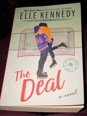 The Deal Elle Kennedy Off-Campus #1 Hockey Romance Paperback